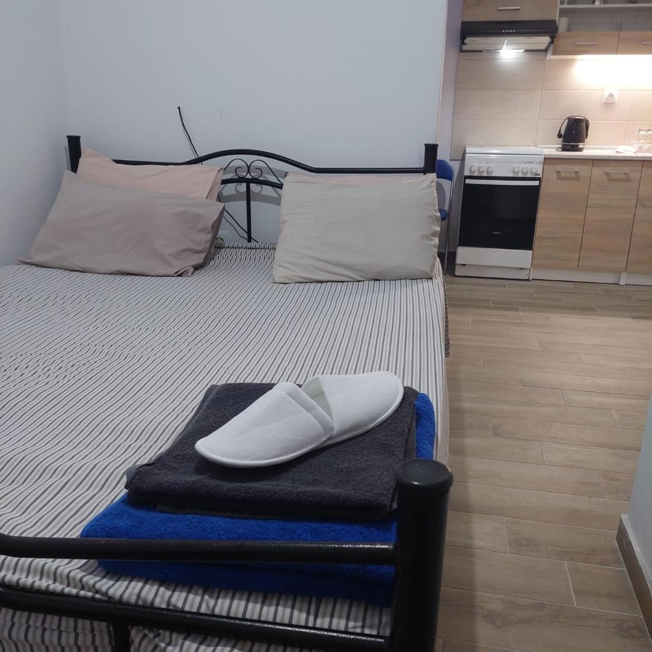 Small Center 2 *